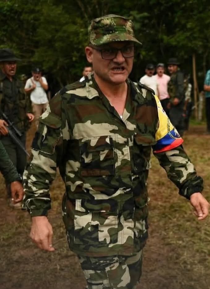 #ULTIMAHORA Alias Calarcá, comandante del Estado Mayor de las FARC-EP, lanza duras acusaciones contra Iván Mordisco.